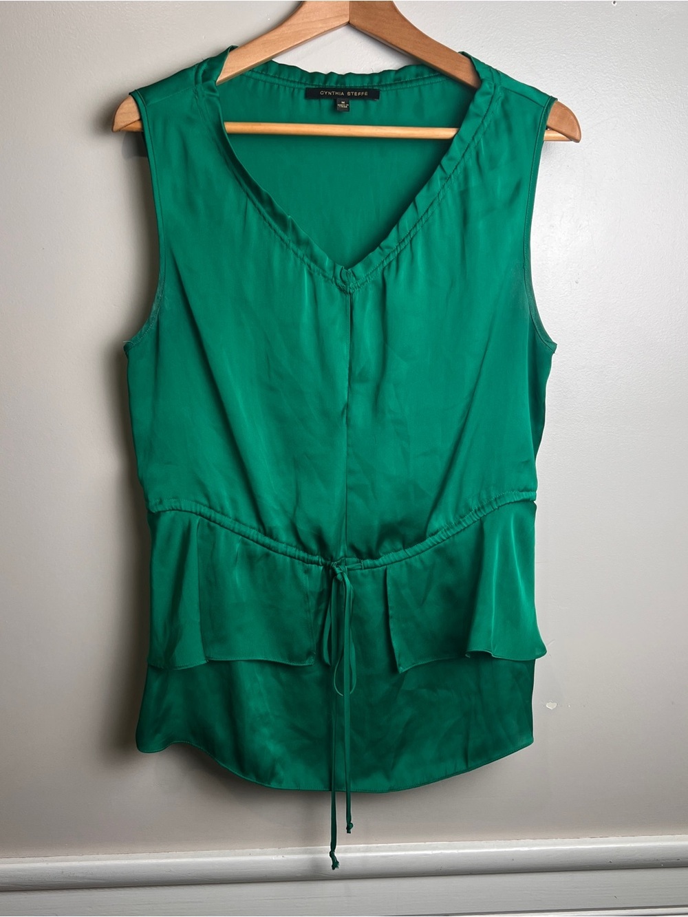 Cynthia Steffe Emerald Green Sleeveless Blouse with Drawstring Waist Size M, EUC
